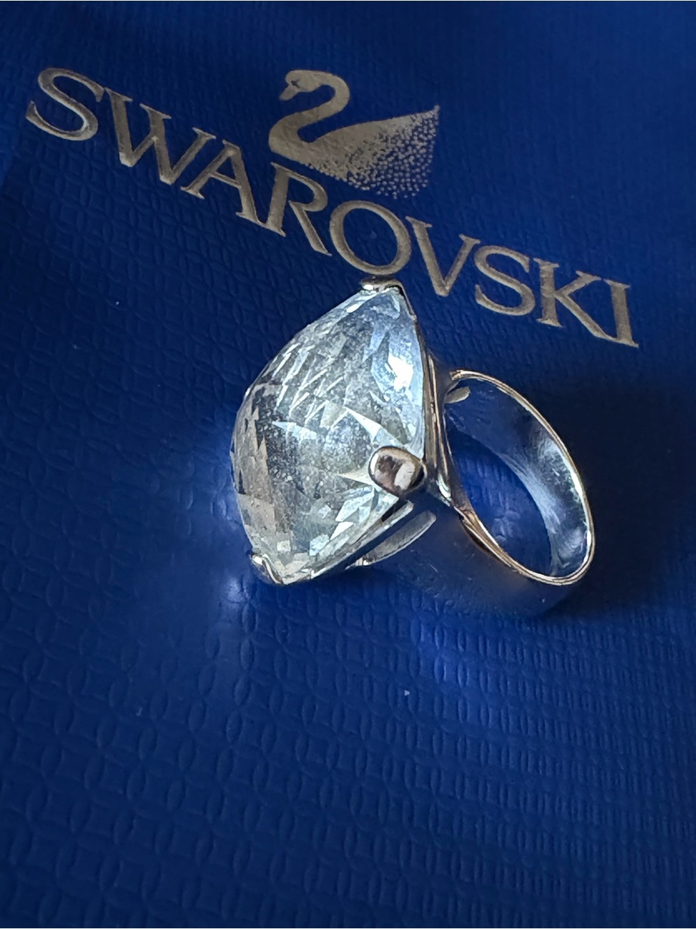 LARGE SWAROVSKI COCKTAIL RING - Picture 6 of 13